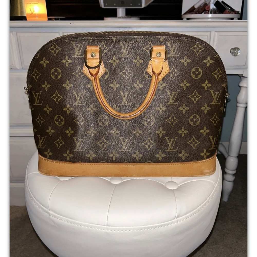 Louis Vuitton Alma bag!!!! 100% authentic